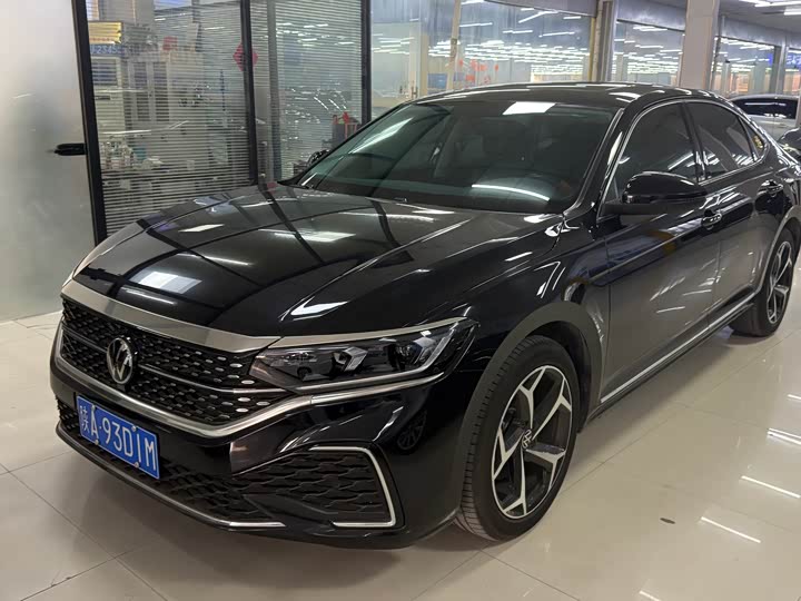 Фото 1 - Volkswagen Passat