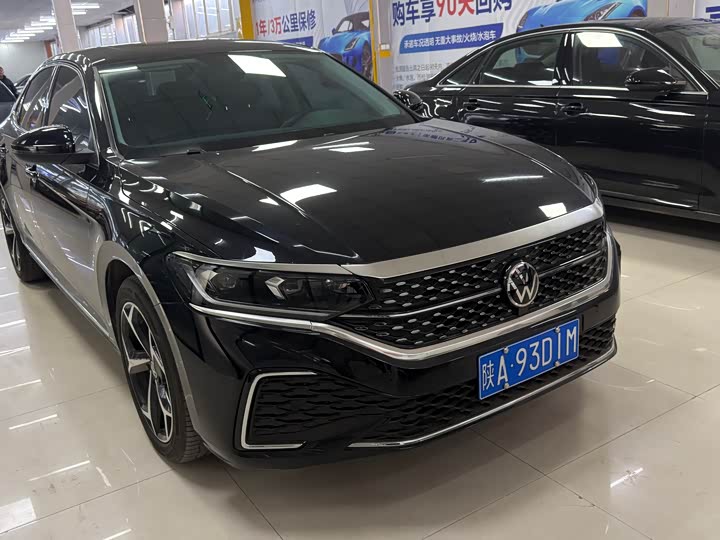 Фото 2 - Volkswagen Passat