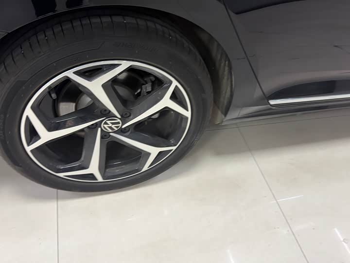 Фото 8 - Volkswagen Passat