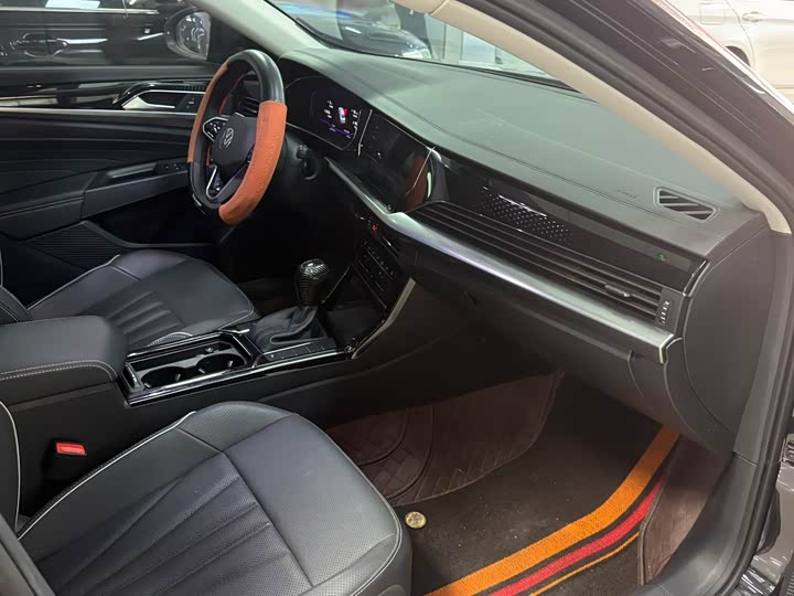 Фото 9 - Volkswagen Passat