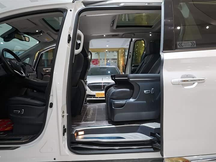 Фото 6 - GAC Trumpchi M8