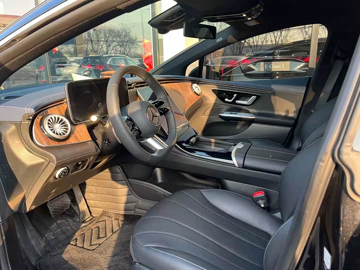 Фото 4 - Mercedes-Benz EQE