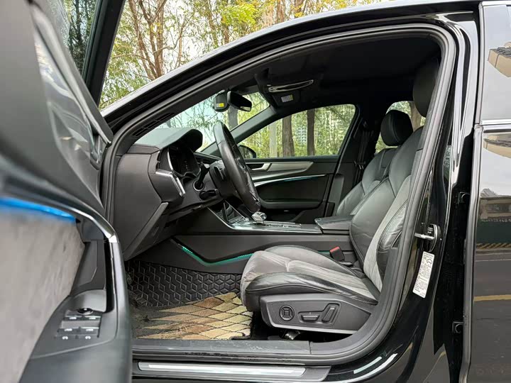 Фото 4 - Audi A6L