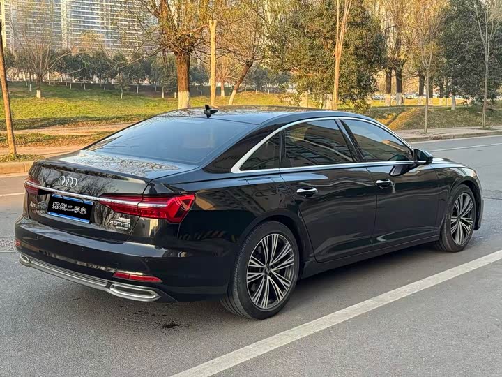 Фото 7 - Audi A6L