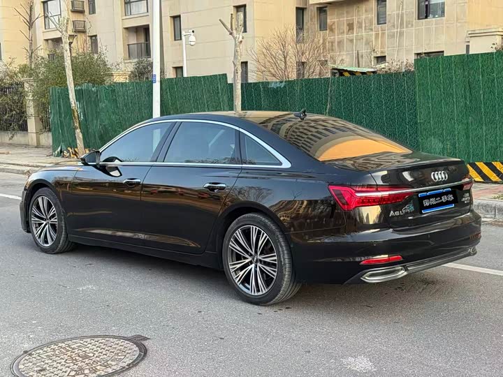 Фото 9 - Audi A6L