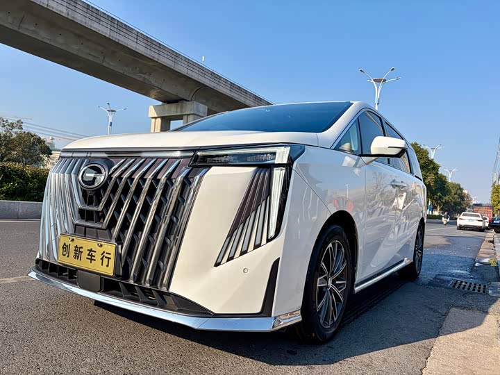 Фото 2 - GAC Trumpchi M8