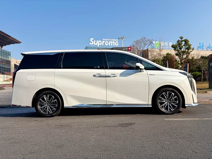 Фото 4 - GAC Trumpchi M8