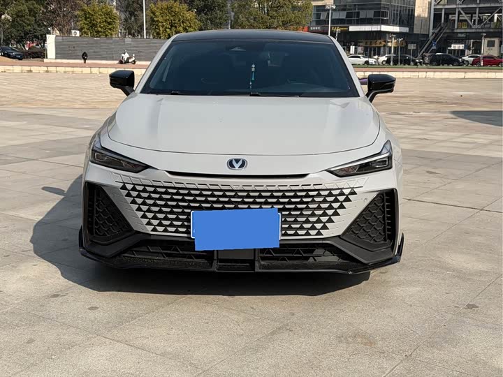 Фото 2 - Changan UNI-V