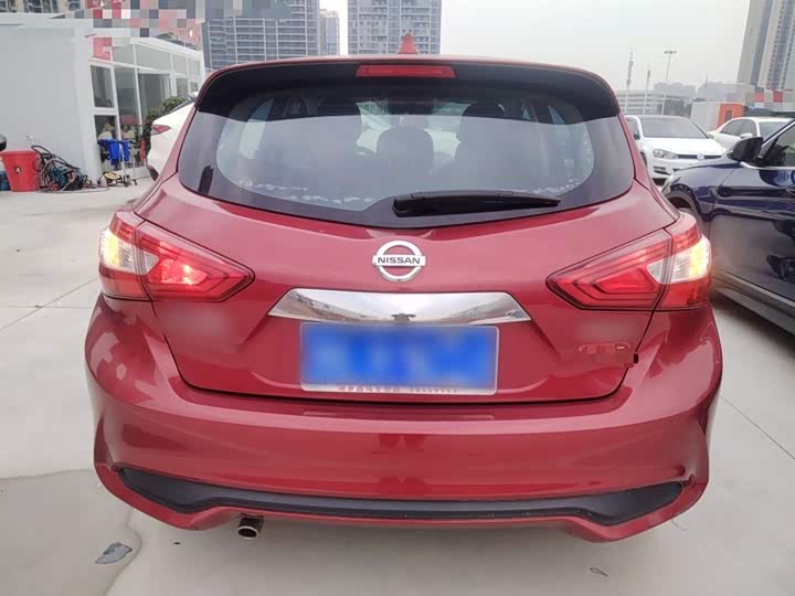 Фото 6 - Nissan Tiida