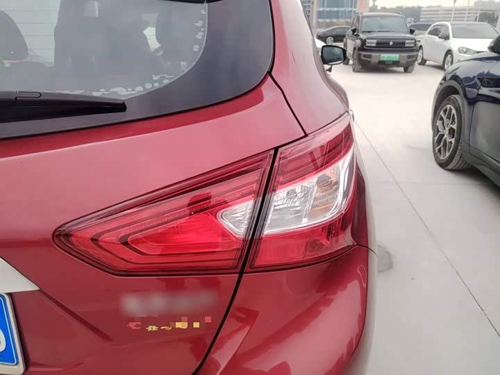 Фото 8 - Nissan Tiida