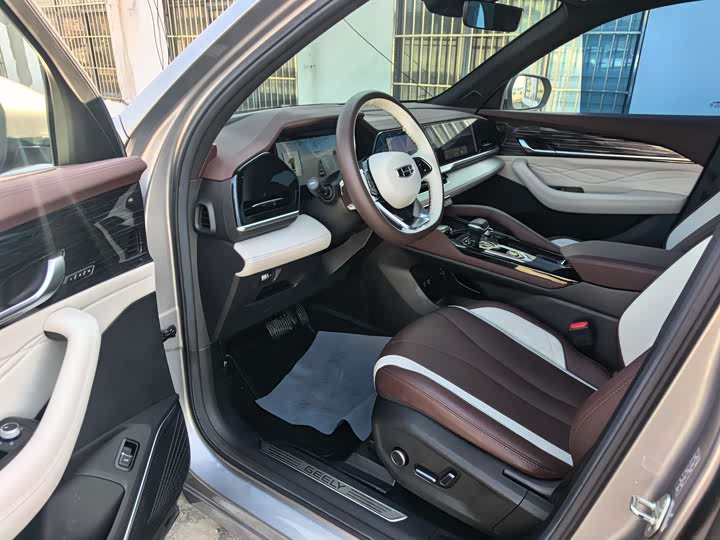 Фото 2 - Geely Monjaro