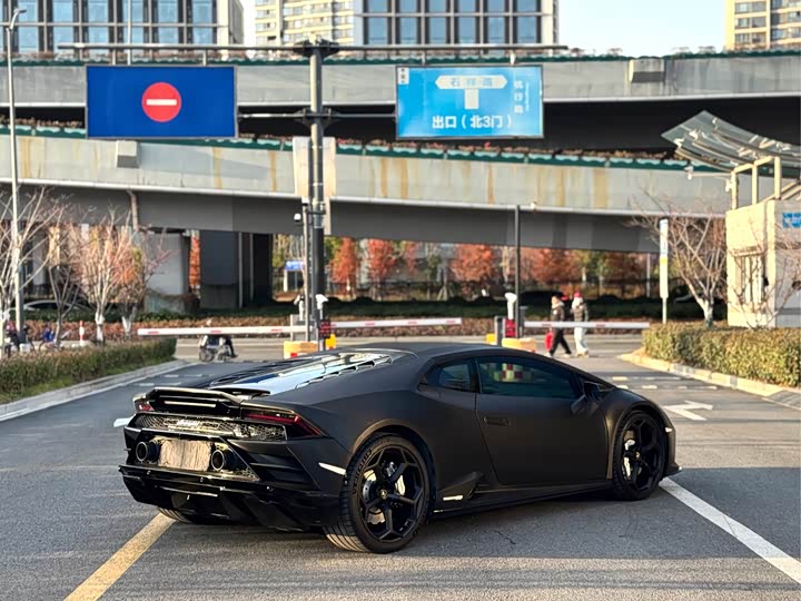Фото 8 - Lamborghini Huracán