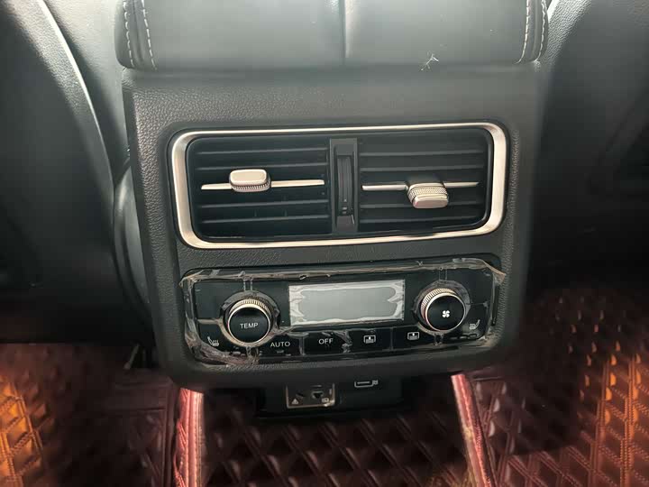 Фото 9 - Hongqi HS7