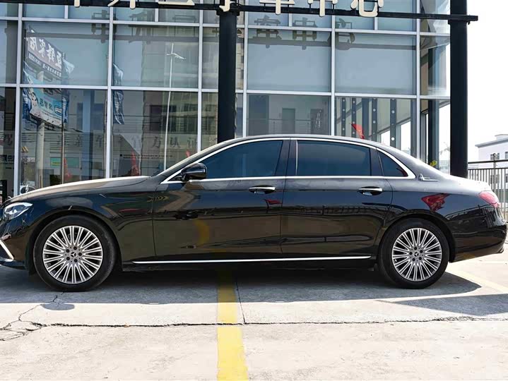 Фото 2 - Mercedes-Benz E-Class