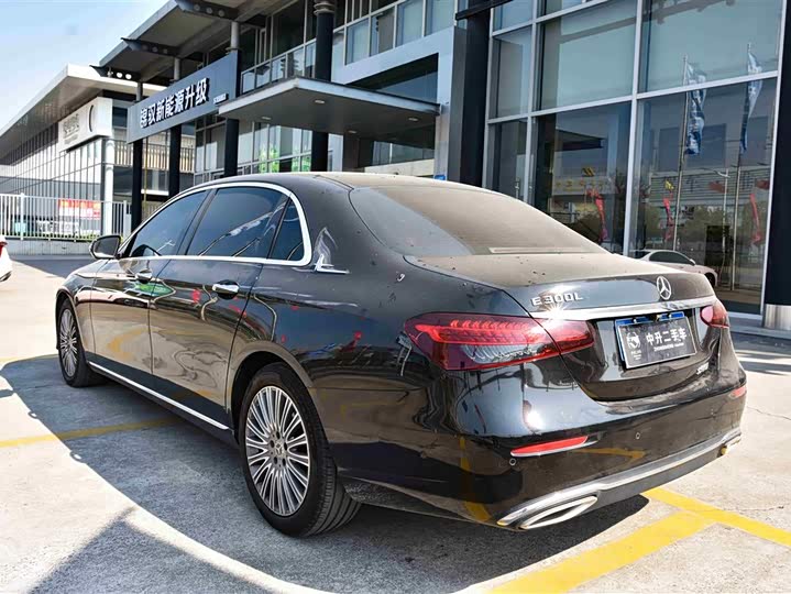 Фото 3 - Mercedes-Benz E-Class