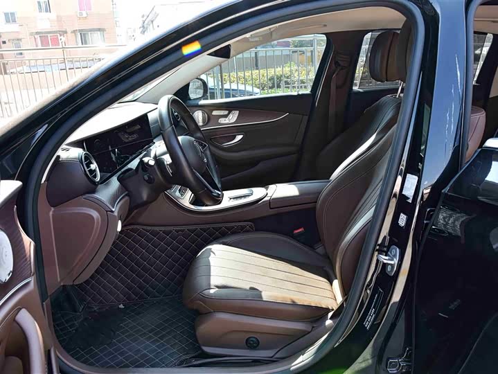 Фото 4 - Mercedes-Benz E-Class