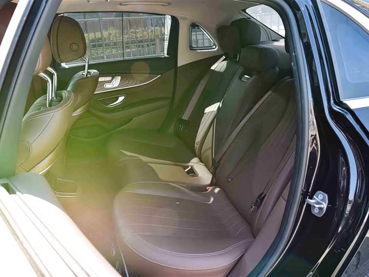 Фото 6 - Mercedes-Benz E-Class