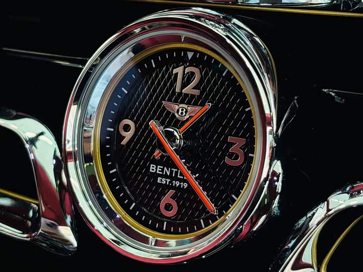 Фото 8 - Bentley Flying Spur