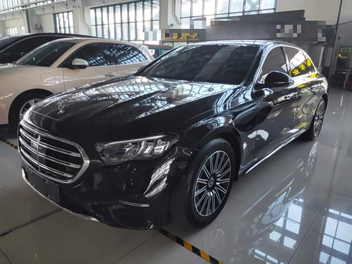 Фото 2 - Mercedes-Benz E-Class