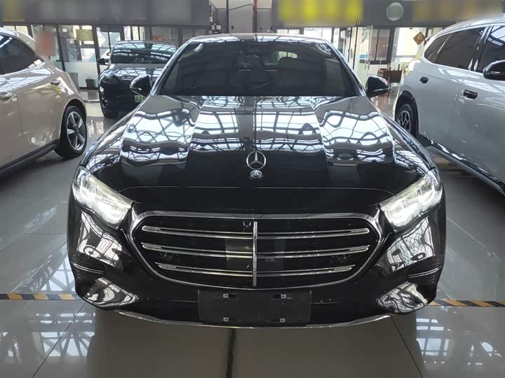 Фото 3 - Mercedes-Benz E-Class