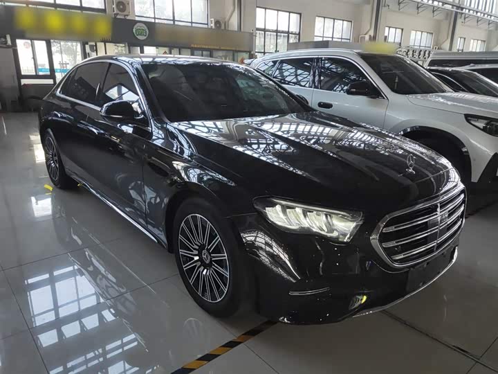 Фото 4 - Mercedes-Benz E-Class