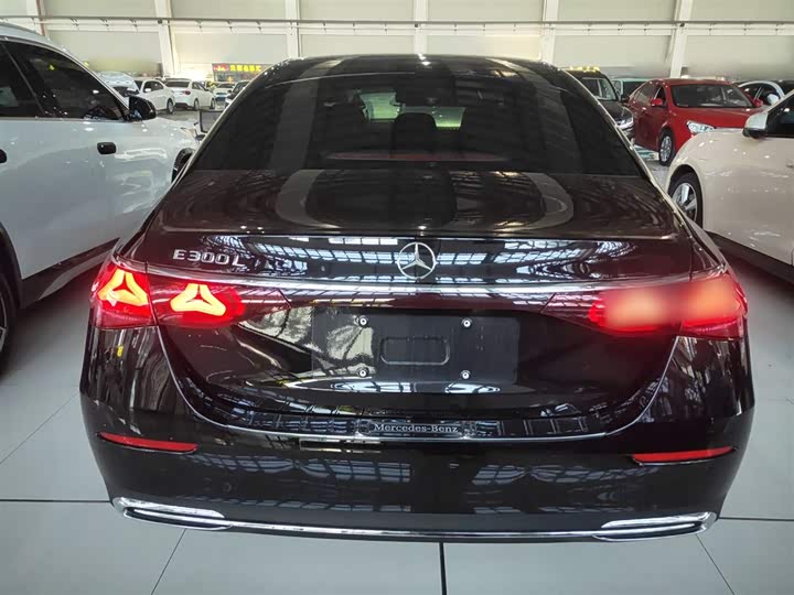 Фото 6 - Mercedes-Benz E-Class