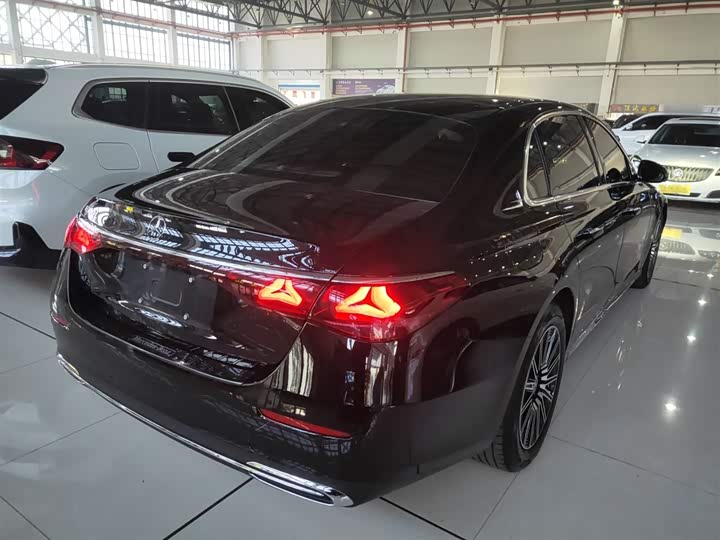 Фото 7 - Mercedes-Benz E-Class