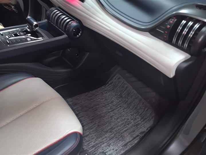 Фото 8 - BYD Yuan Plus