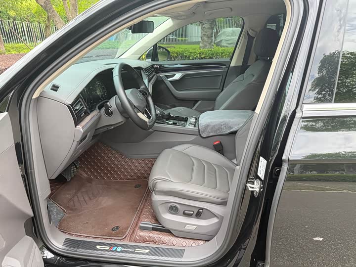 Фото 8 - Volkswagen Touareg