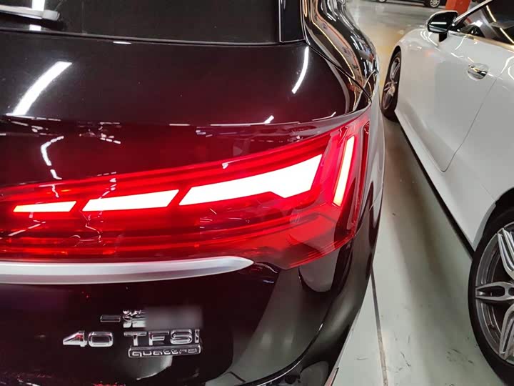 Фото 8 - Audi Q5L