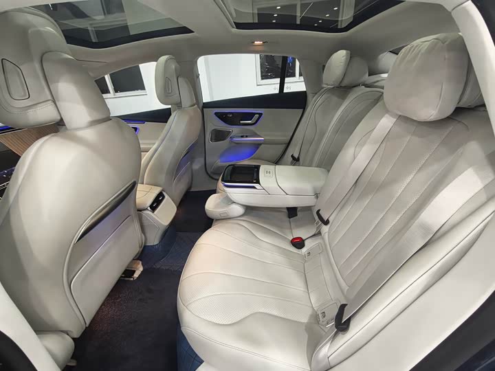 Фото 4 - Mercedes-Benz EQE