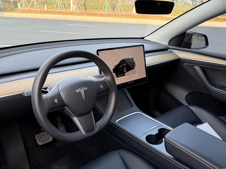 Фото 3 - Tesla Model Y