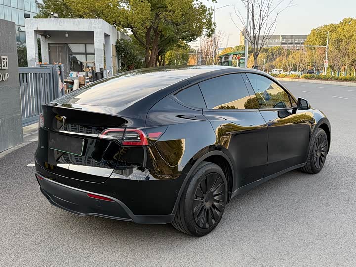Фото 8 - Tesla Model Y