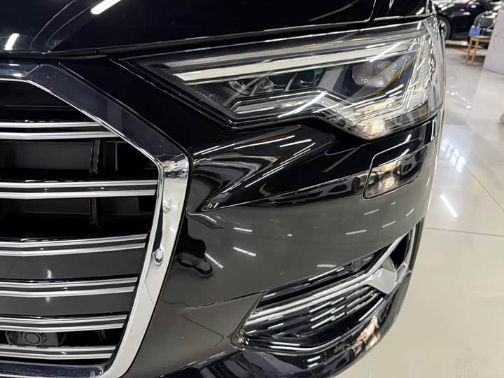 Фото 4 - Audi A6L