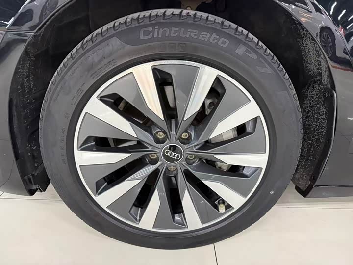 Фото 5 - Audi A6L