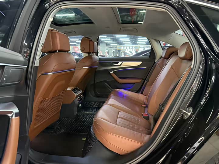 Фото 8 - Audi A6L