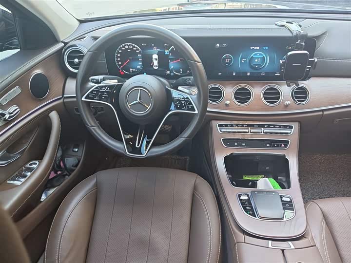 Фото 3 - Mercedes-Benz E-Class