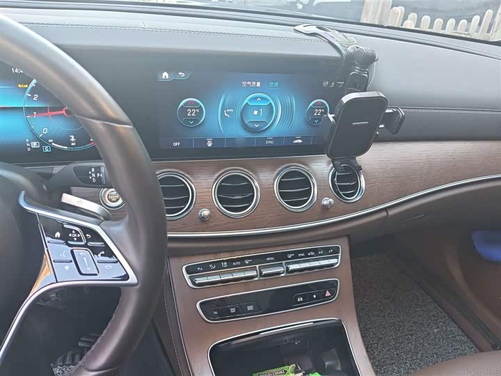 Фото 6 - Mercedes-Benz E-Class