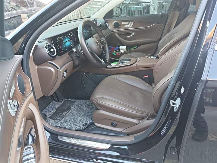 Фото 8 - Mercedes-Benz E-Class