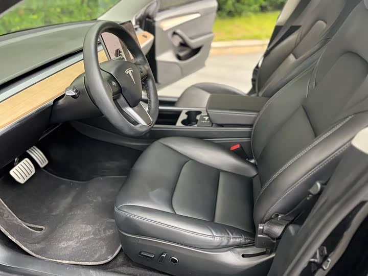 Фото 4 - Tesla Model 3