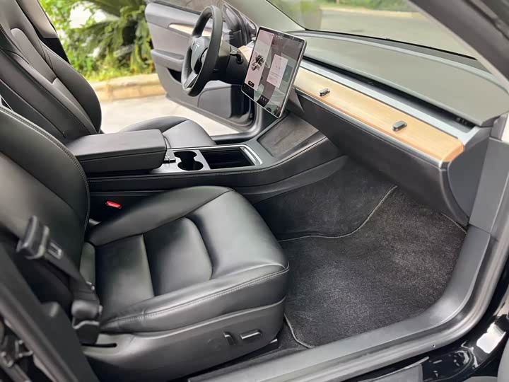 Фото 5 - Tesla Model 3