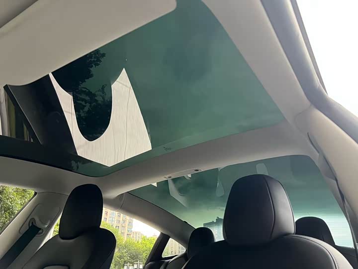 Фото 8 - Tesla Model 3