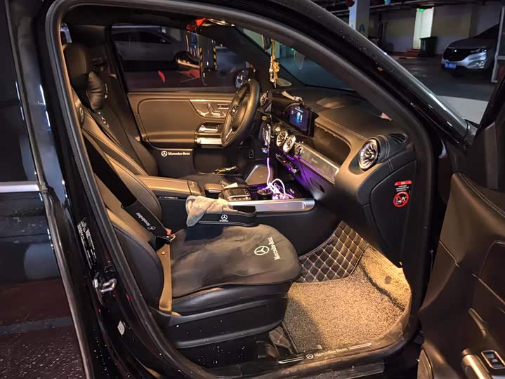 Фото 8 - Mercedes-Benz GLB-Class