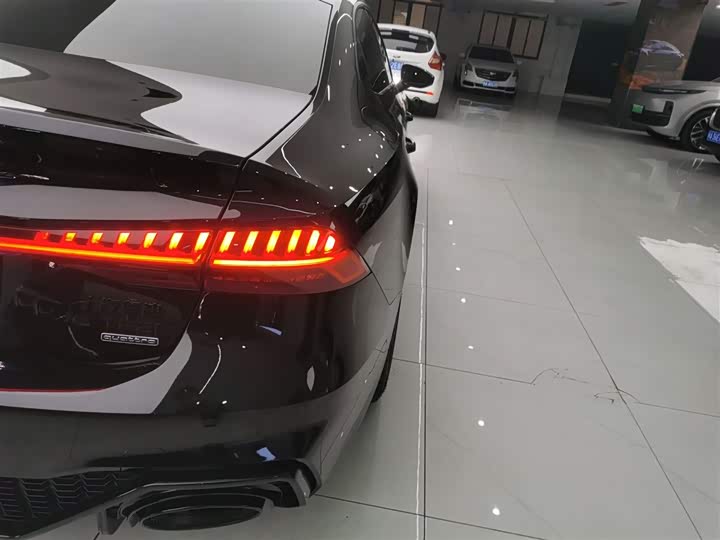 Фото 8 - Audi A7L