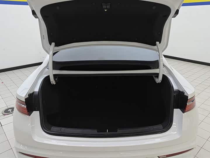 Фото 4 - Geely Preface