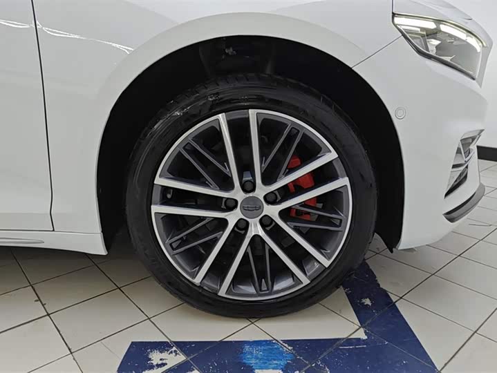 Фото 6 - Geely Preface