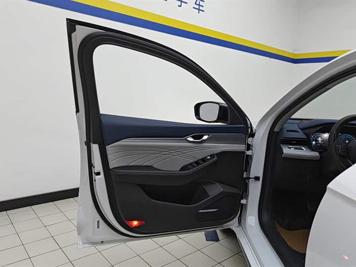 Фото 7 - Geely Preface