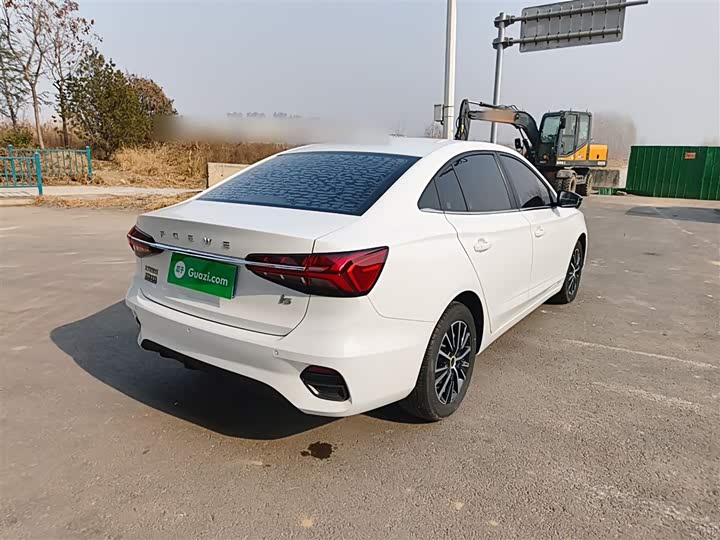 Фото 7 - Roewe i5