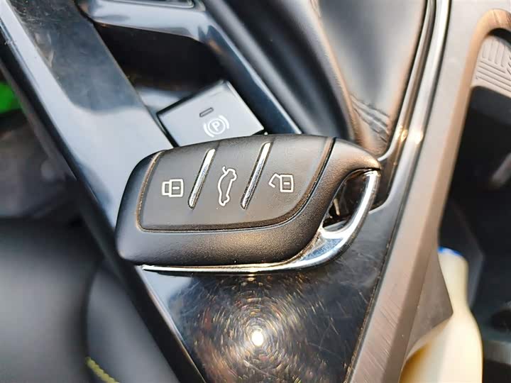 Фото 9 - Roewe i5