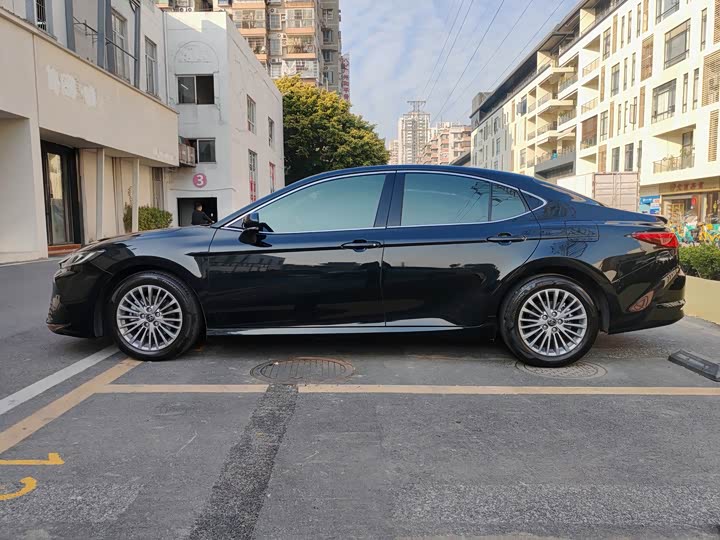 Фото 7 - Toyota Camry